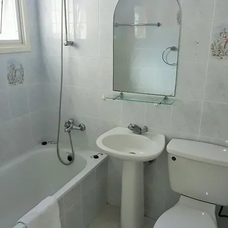 104 Frixos Roula Court Апартаменты