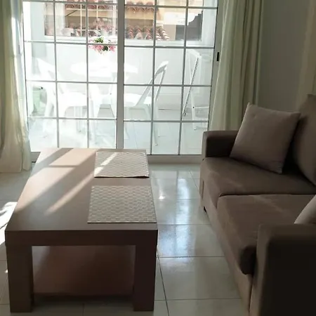 104 Frixos Roula Court Апартаменты Ларнака